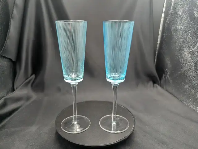 Vintage Blue And White Stripe Champagne Flute Pair in Kitchen & Dining Wares in Calgary - Image 2