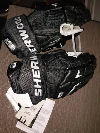 Youth Hockey gloves brand new, View more