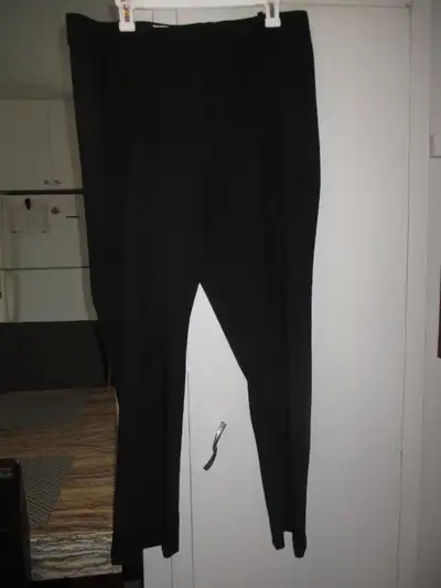 pantalon noir de luxe calvin klein 16 ans valeur 90$, View more