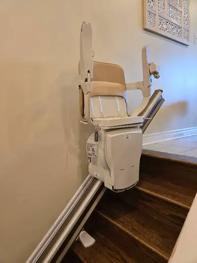 Stannah stairlift. Works great. 106" Rail good for 7 to 9 steps. New battery Can be used on RH or LH...