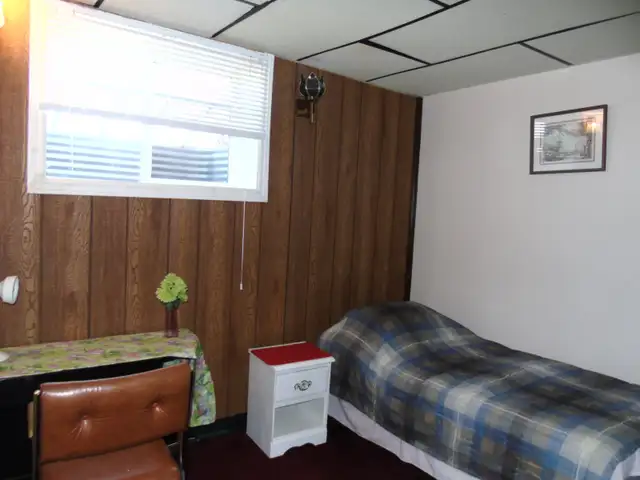 Room near Runmdle C Train NE and Mall