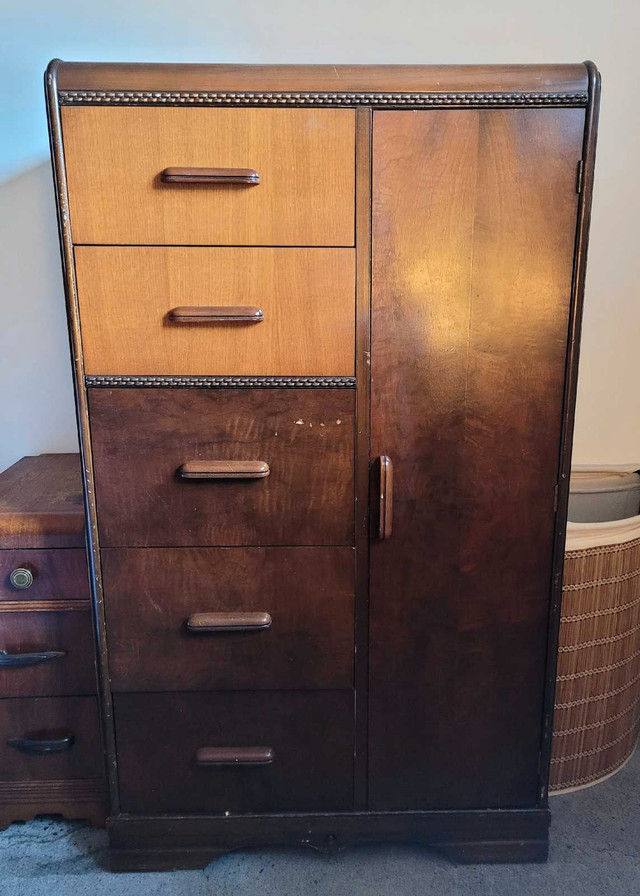 *À DONNER / FREE* Commode / Dresser dans Commodes et armoires  à Ville de Montréal