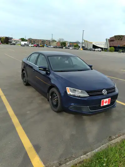 VW Jetta Comfortline 2012, 2.5L, jamais accidenté, propriétaire unique, non-fumeur. Entretien rigour...