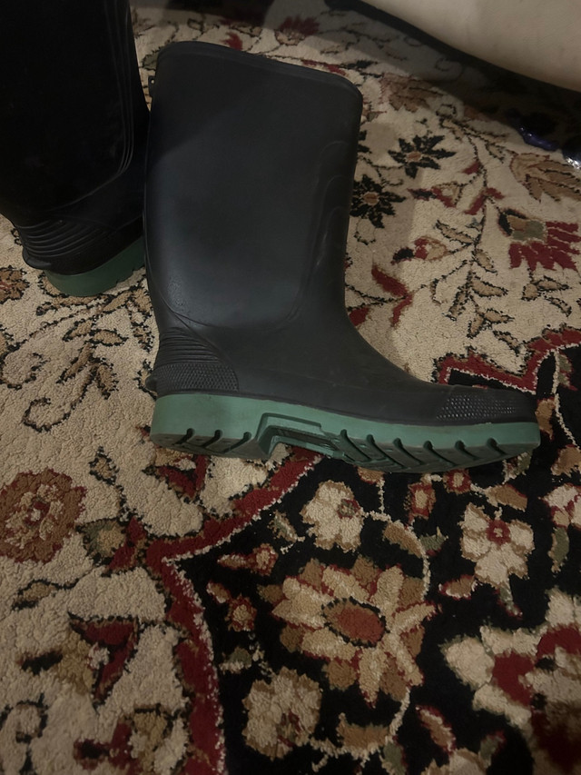  Rain boots size 8 for adults in very good condition  in Other in London