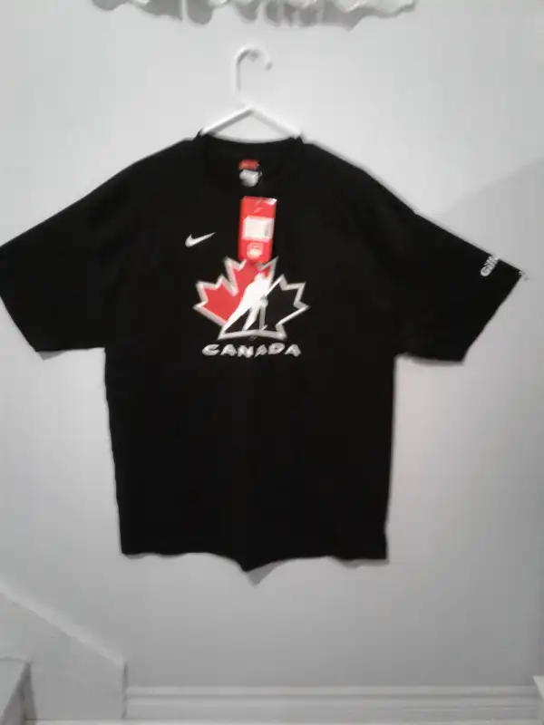 2-  NWT NIKE  TEAM CANADA IIHF JDI 2006 T SHIRTS in Men's in Dartmouth - Image 2