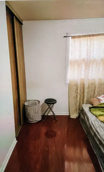 Room for rent in Scarbourgh $750 per month everything included -sharing washroom and kitchen - male...
