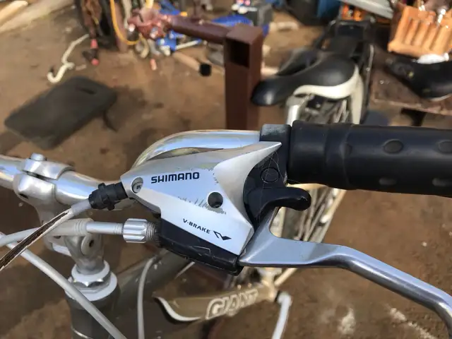 END OF SEASON SALE GIANT SEDONA LX BIKE in Road in Edmonton - Image 7