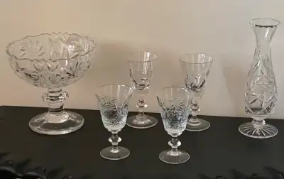 VINTAGE PINWHEEL CRYSTAL GLASSWARE & CANDY DISH, View more