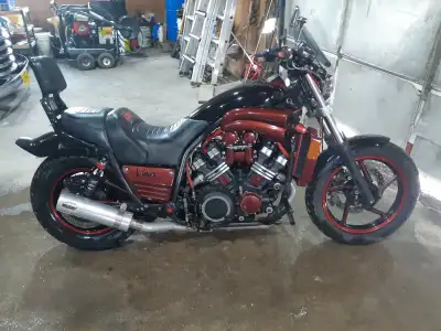 2005 VMAX 1200 24570 miles in very nice condition no safety but only 500 miles since safety in June...