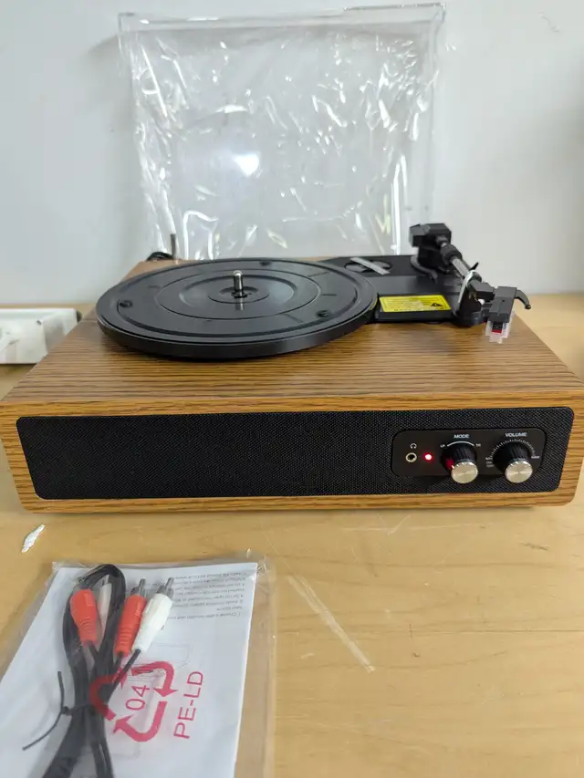 FYDEE Bluetooth Turntable with Built-in Speakers, 3-Speed Vinyl in General Electronics in Mississauga / Peel Region - Image 5