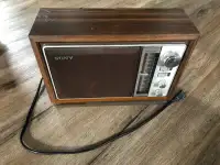 Works! Vintage antique Sony Radio FM AM