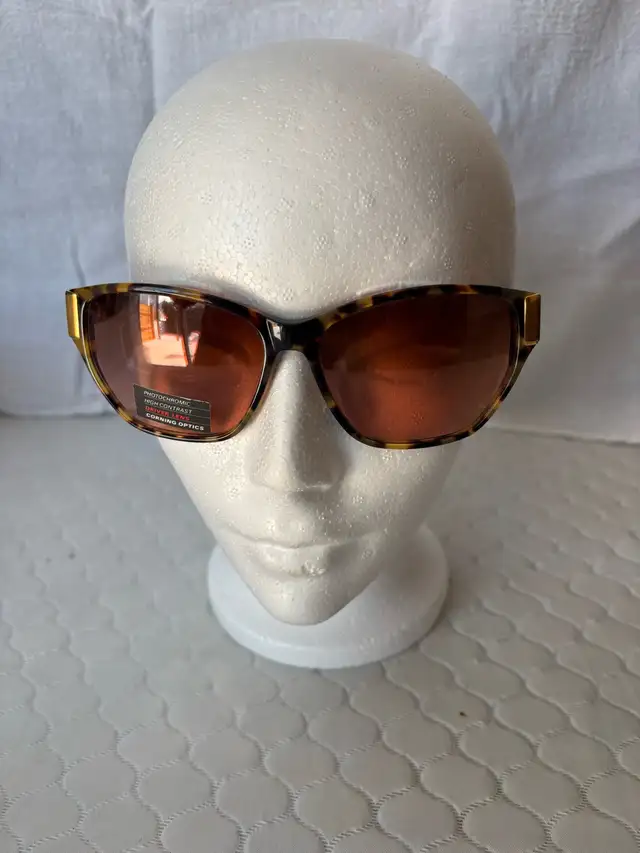 Serengeti Sunglasses  in Other in City of Montréal - Image 3