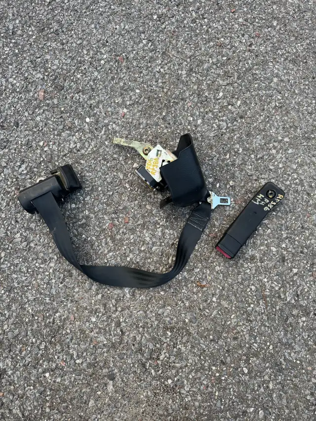 1994-1998 Mustang Convertible passenger seatbelt assembly in Other Parts & Accessories in Renfrew - Image 3