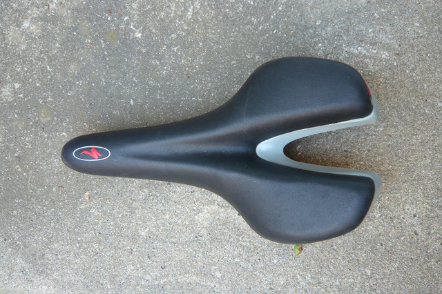 Specialized Pro Seat and 18" bike kickstand dans Autre  à Région de Mississauga/Peel - Image 2