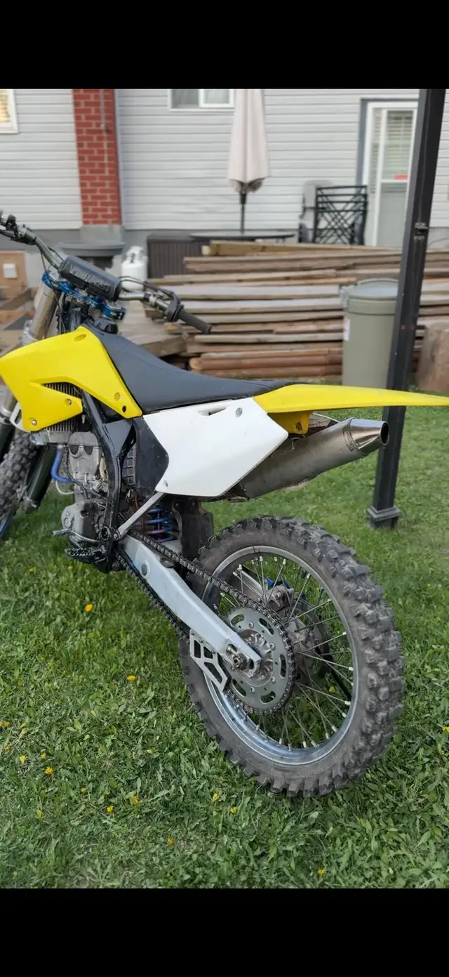 2006 Suzuki rmz 250 Part out in Dirt Bikes & Motocross in Sudbury - Image 3