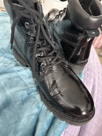 Shoes/ Boots  size 11 like new, View more