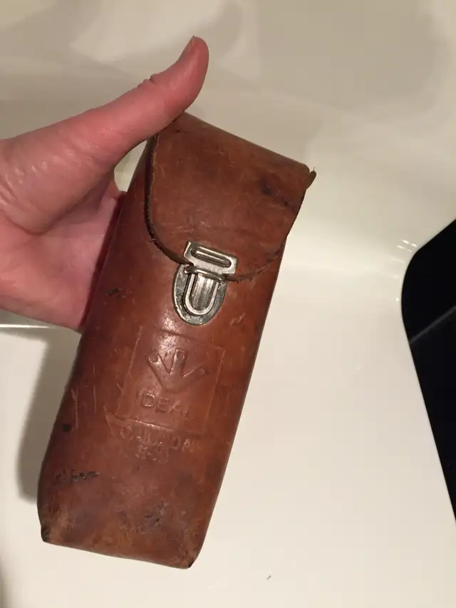 VTG Ideal Canada 61-010 Leather Pouch / Tools & Friction Tape in Hand Tools in City of Toronto - Image 3