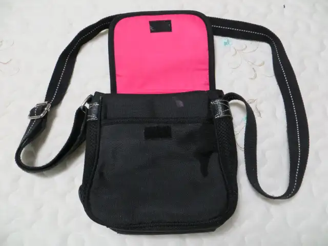 Purses, Shoulder Bags, Crossbody Bags in Women's - Bags & Wallets in Mississauga / Peel Region - Image 3