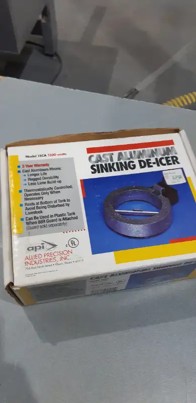 Cast aluminum sinking de icer. Brand new livestock waterer de icer.