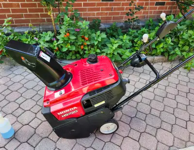 Honda HS 720 Snowblower, View more