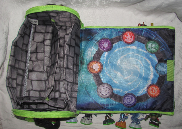 Skylanders Spyros Adventure Set 31 Figures, Storage Bag in Toys & Games in Ottawa - Image 4