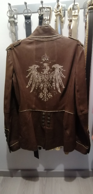 Manteau de cuir véritable dans Femmes - Hauts et vêtements d'extérieur  à Saint-Hyacinthe - Image 2