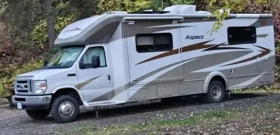 2013 Winnebago Aspect27K. 2012 Ford E45 chassis, 6.8L Super duty gas engine. 46,866 Km. Dry weight 1...