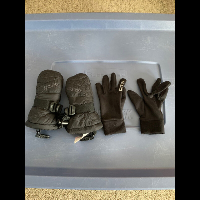 Used infant ski gloves dans Ski  à Calgary