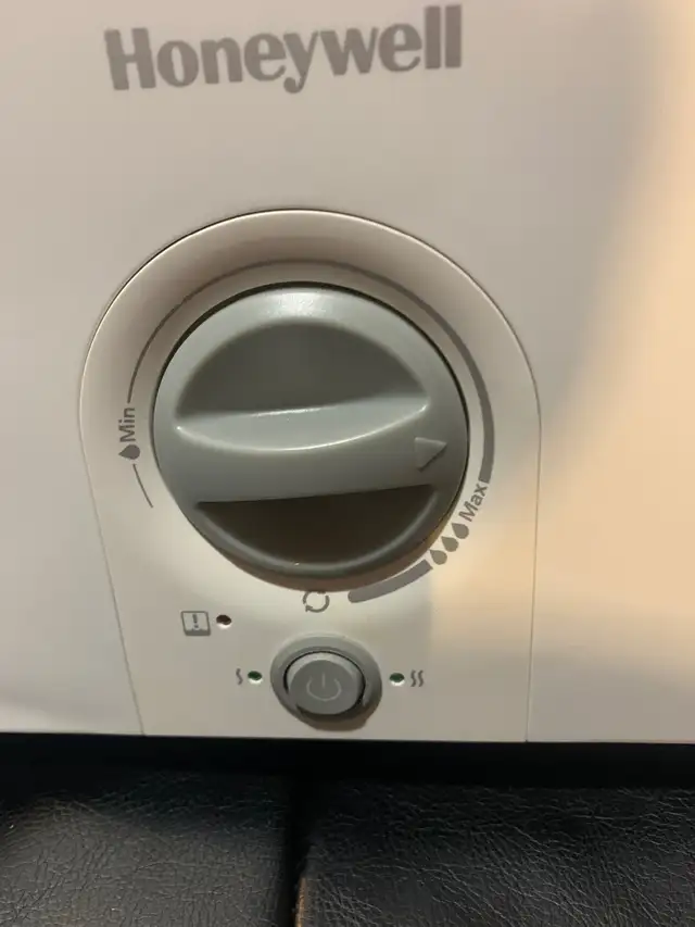 Honeywell humidifier in Heaters, Humidifiers & Dehumidifiers in Kitchener / Waterloo - Image 3
