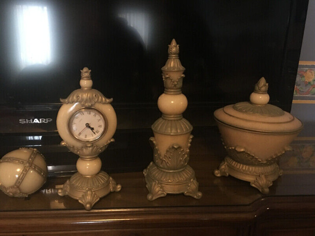 For sale Set of four yellow stone decorative Items in Home Décor & Accents in Markham / York Region