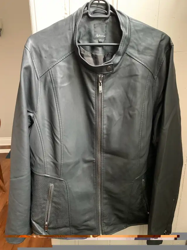 Women’s faux leather bomber jacket in Women's - Tops & Outerwear in Oshawa / Durham Region - Image 3
