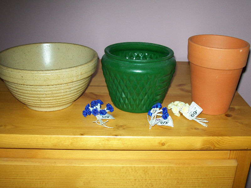 flower pots/gardening stuff/solar lights/pots Patio & Garden