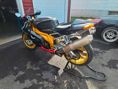2007 Aprilia RSV1000R Factory. V-Twin. Bike is in Beautiful shape. Runs excellent. This is the up-ra...