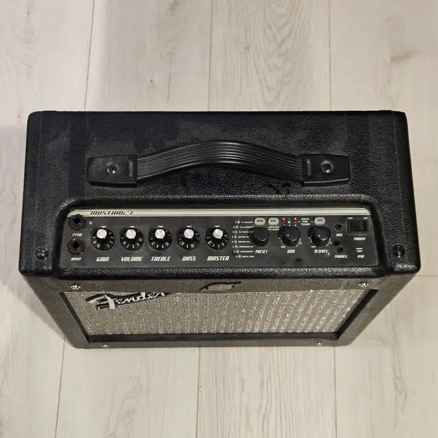 Fender Mustang I V2 Guitar Amplifier597784688602664961
