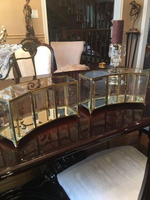 A PAIR OF EXQUISITE ANITIQUE DISPLAY CASES in Arts & Collectibles in Mississauga / Peel Region