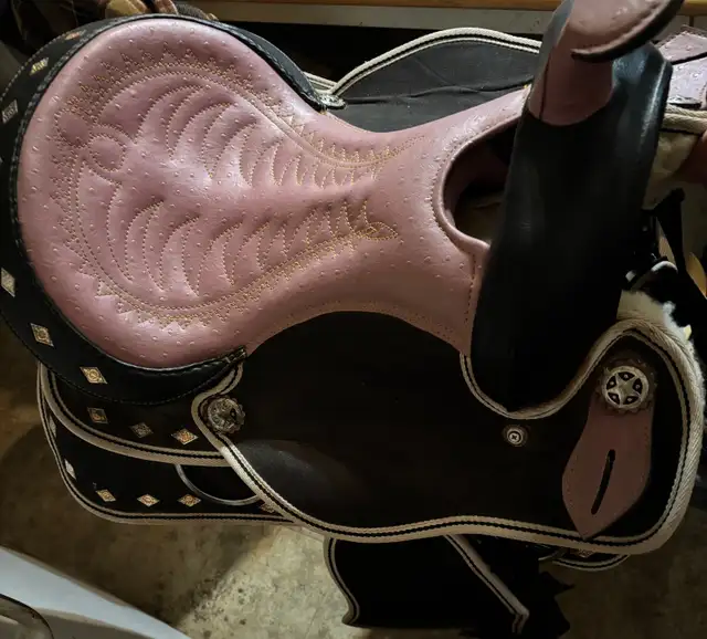 Western Saddle in Equestrian & Livestock Accessories in Brantford - Image 3