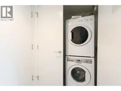 This bright and modern condo is ideally located at the heart of Downtown Vancouver. Close to Vancouv...