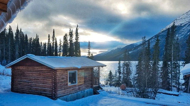 Housekeeper required for remote resort in northwestern BC Lodge in Cleaning & Housekeeping in Smithers - Image 3