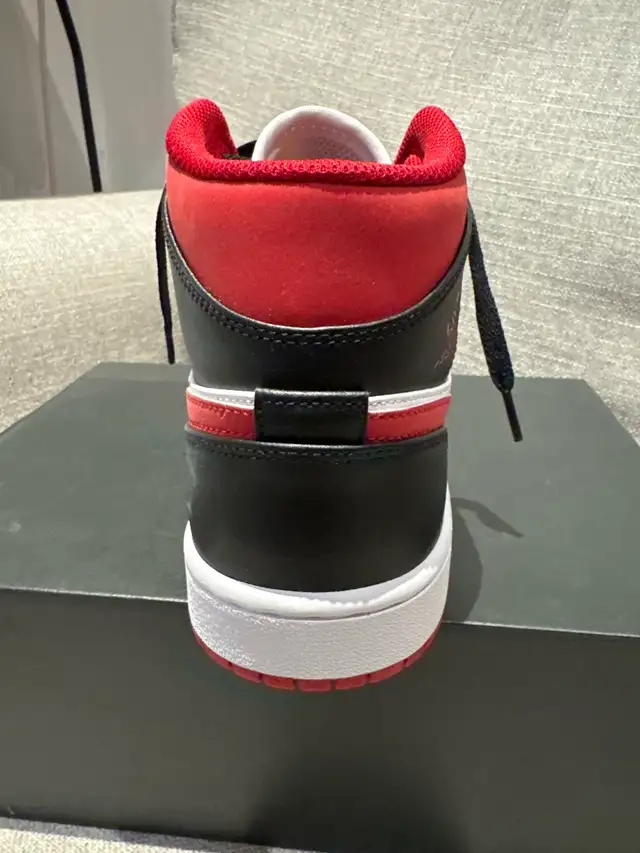 NIKE AIR JORDAN 1 MID WHITE/GYM RED BLACK MEN 9 in Men's Shoes in Markham / York Region - Image 6