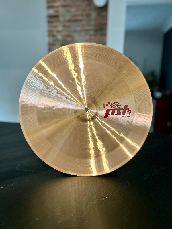 Paiste PST 18 inch China Cymbal in Drums & Percussion in North Bay