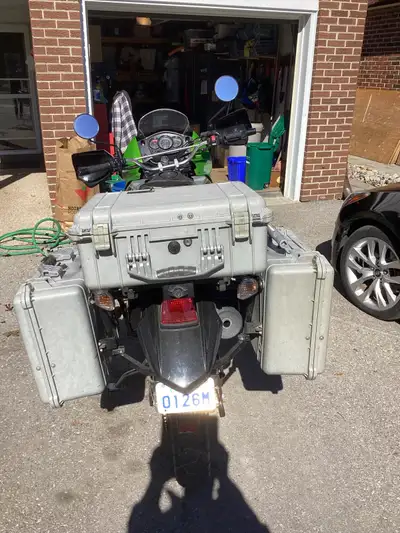 Comes with 3 pelican hard cases.Good shape a few scratches on right side fairing.Hook ups for heated...