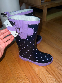 Kids rain boots size 2Y