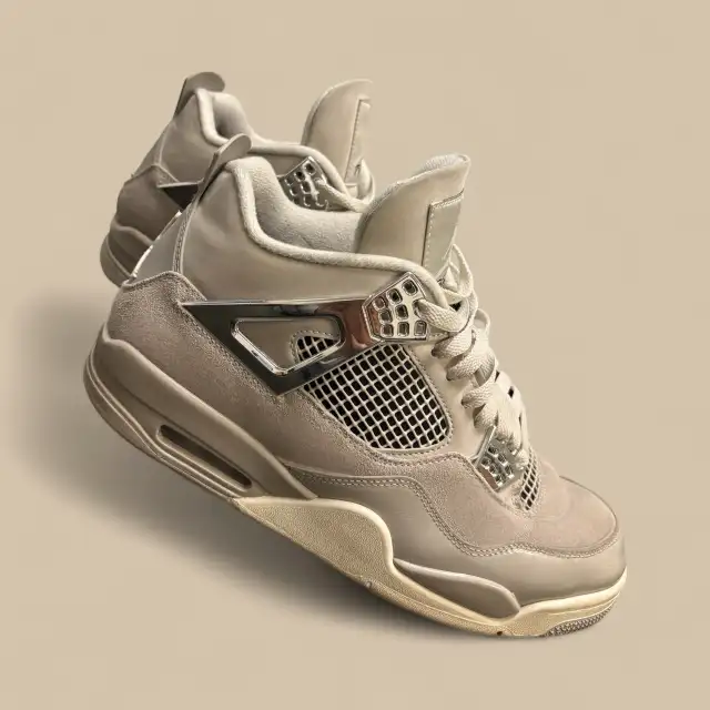 Air Jordan 4 ‘Frozen Moments’ – Size 11.5W - 10M- good condition in Men's Shoes in Longueuil / South Shore - Image 4