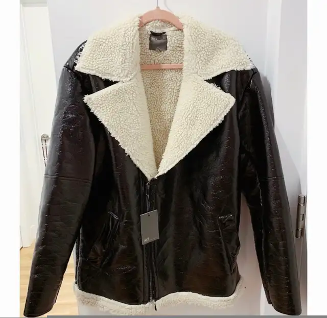 ASOS OVERSIZED FAUX SHEARLING IN VINYL JACKET SIZE M - BNWT in Men's in City of Toronto - Image 4