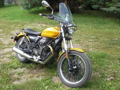 2017 Moto Guzzi V9 Roamer 850cc Low Mileage, 8787km, 6 month old battery, 0 mileage on back tire, ex...