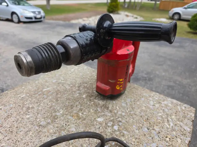 The Hilti TE 22 Corded SDS Plus Rotary Hammer Drill Plastic Case in Power Tools in Windsor Region - Image 4