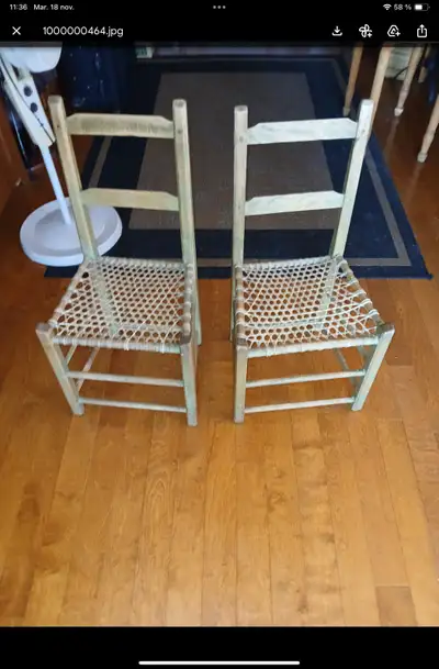 4 chaises «&nbsp;école ou antiques&nbsp;» + petit bureau, View more