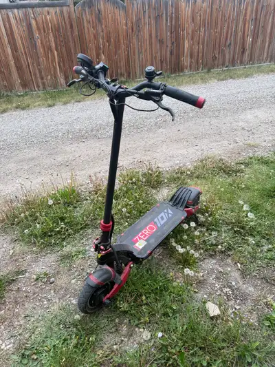 Selling my Zero 10x electric scooter! Top speed of 60km/h 60v LG battery, upgraded thumb throttle an...