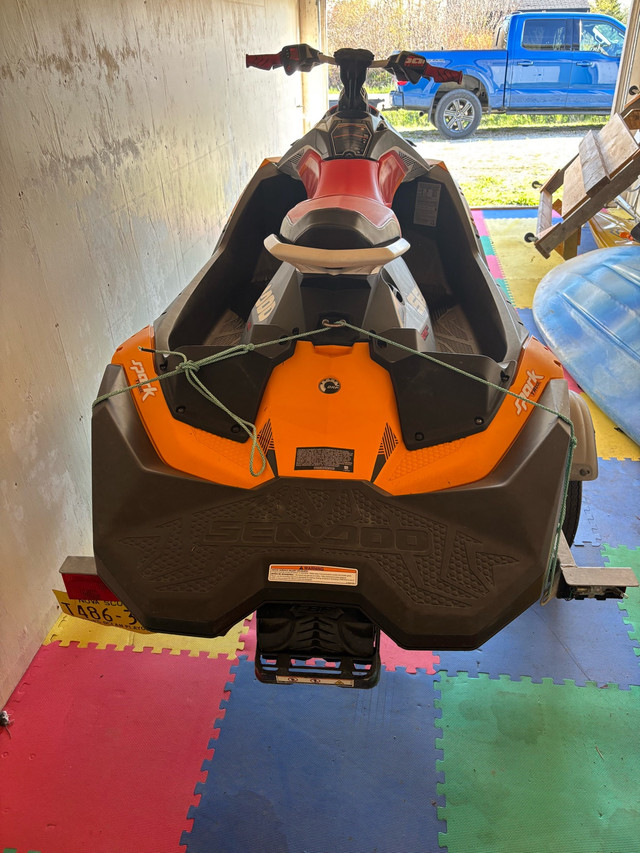 $7995 2019 seadoo trixxs 3 up low hrs  in Personal Watercraft in Yarmouth - Image 3