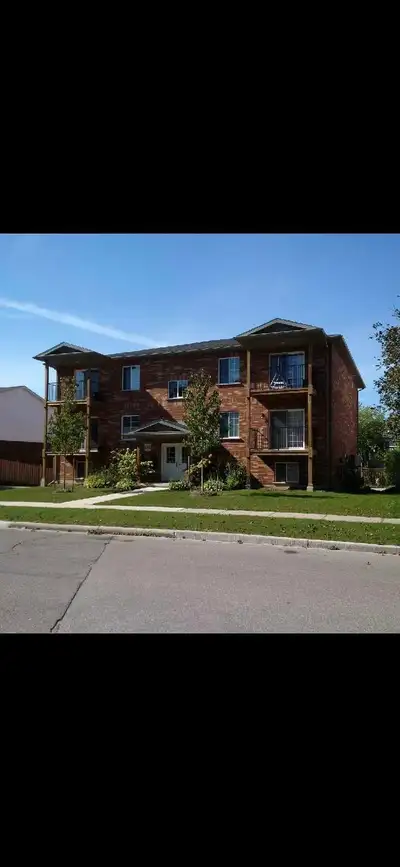 Stratford 2 bedroom bright & spacious apartment for rent in modern 6 plex. unit shows as new, buildi...